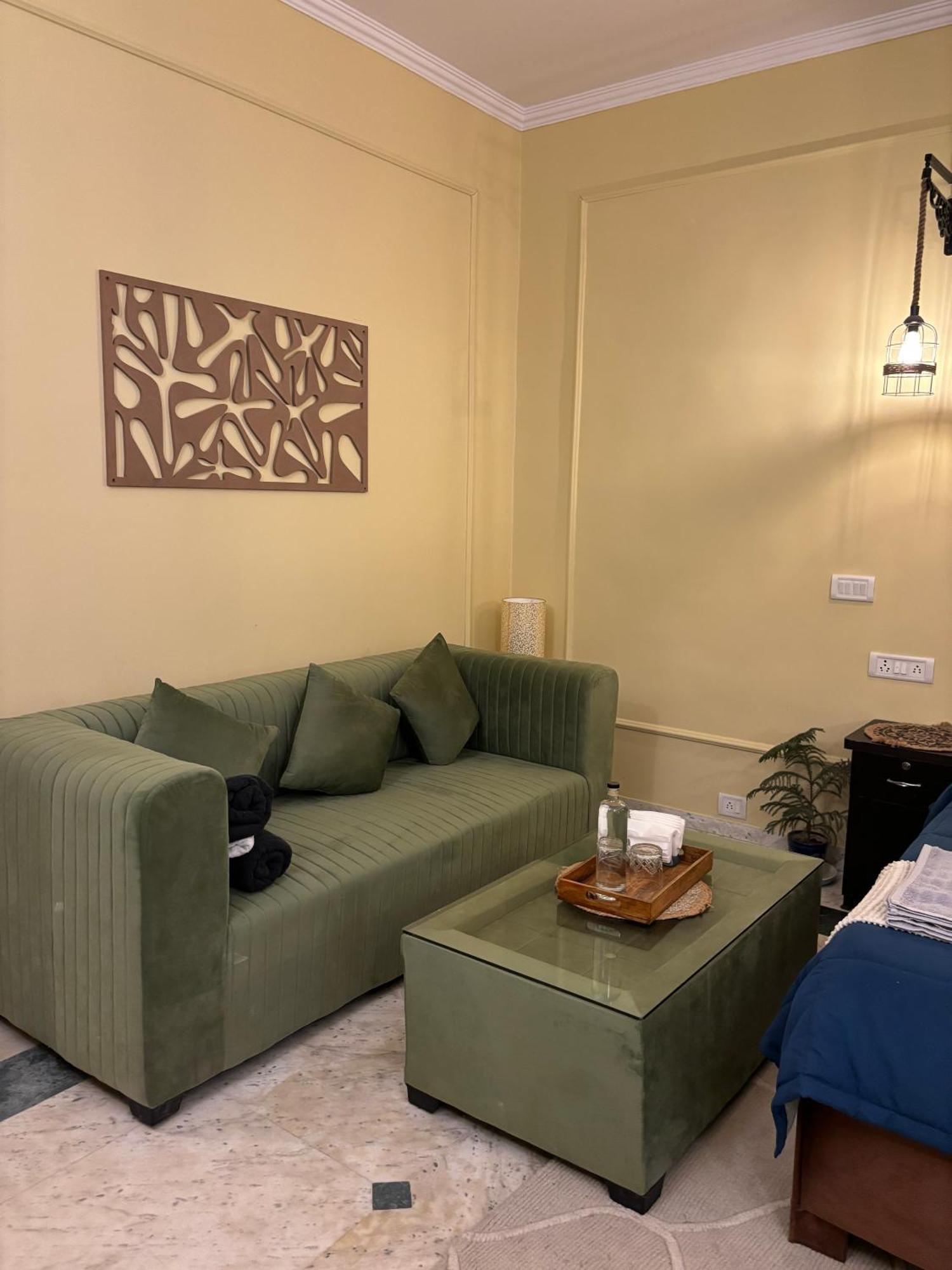 Atharva'S Homestay By Goaround Homes - Nehru Enclave Metro, South Delhi New Delhi Extérieur photo