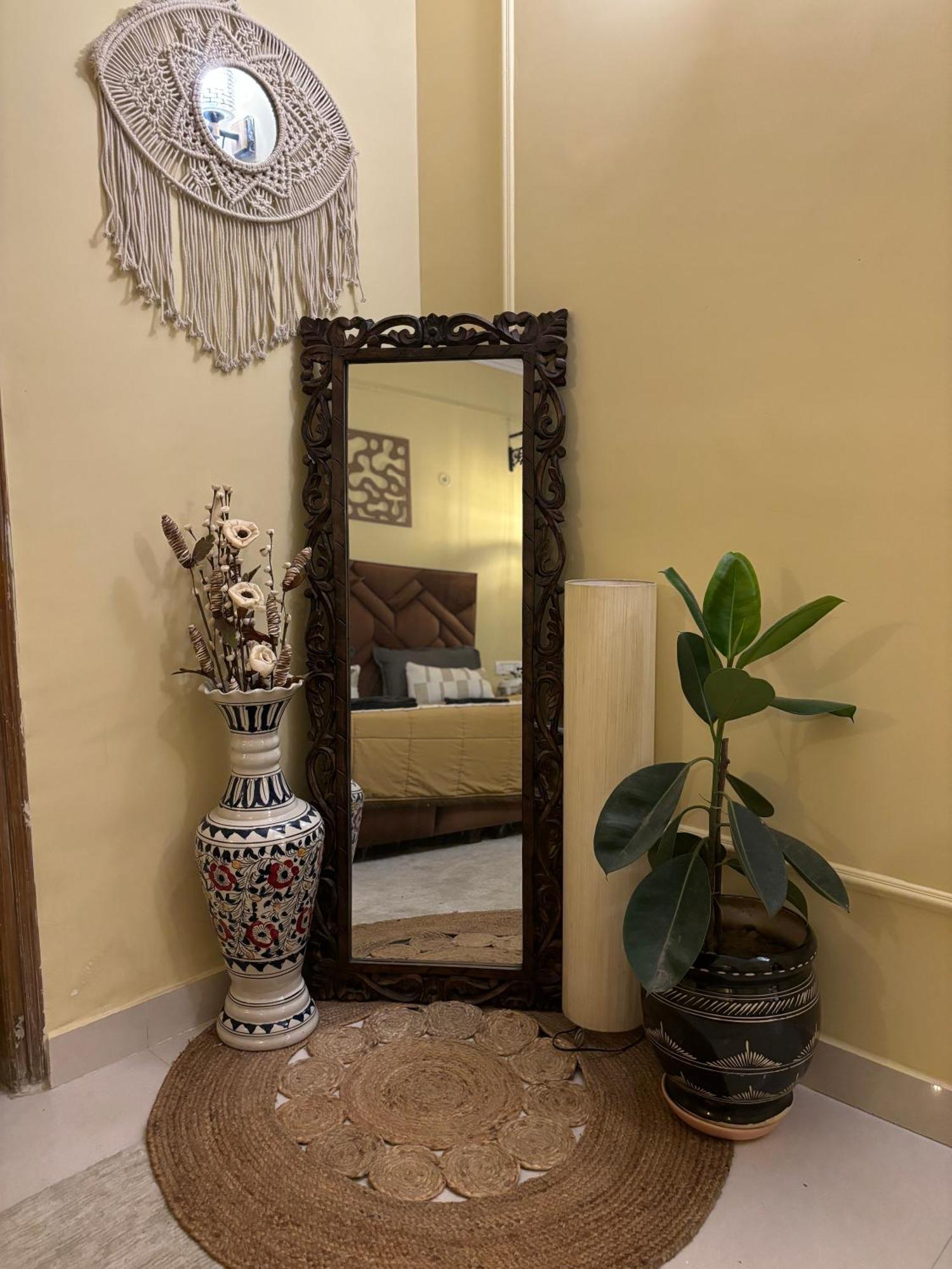Atharva'S Homestay By Goaround Homes - Nehru Enclave Metro, South Delhi New Delhi Extérieur photo
