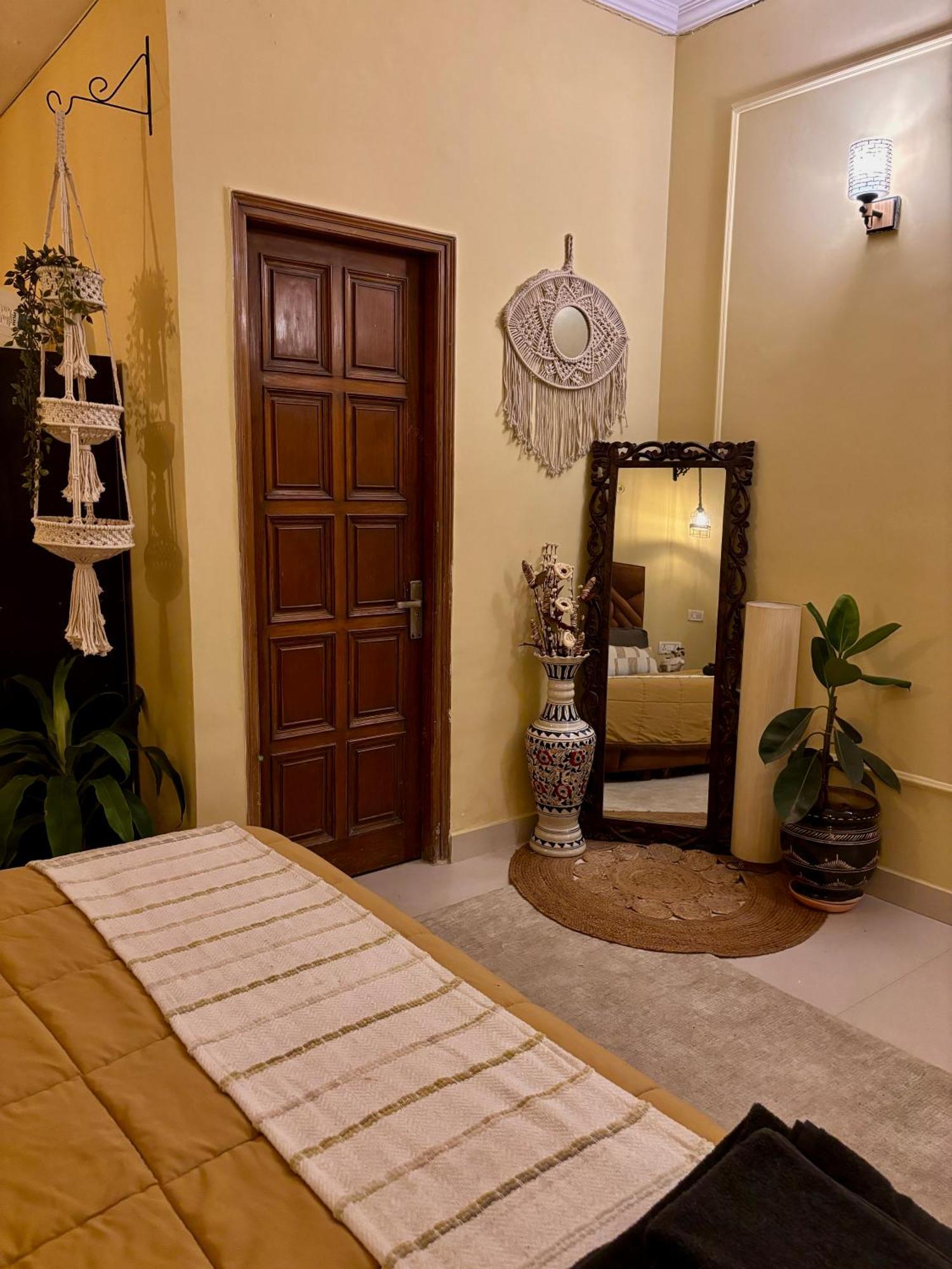 Atharva'S Homestay By Goaround Homes - Nehru Enclave Metro, South Delhi New Delhi Extérieur photo