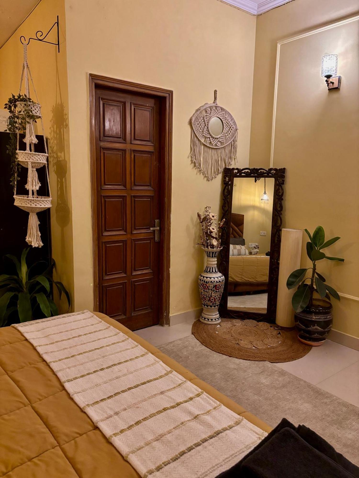 Atharva'S Homestay By Goaround Homes - Nehru Enclave Metro, South Delhi New Delhi Extérieur photo
