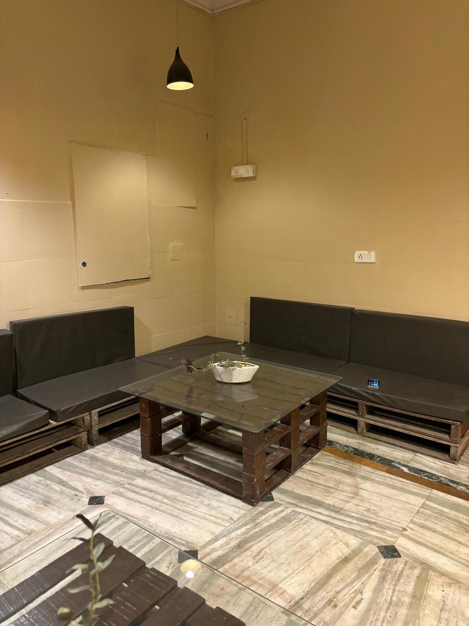 Atharva'S Homestay By Goaround Homes - Nehru Enclave Metro, South Delhi New Delhi Extérieur photo