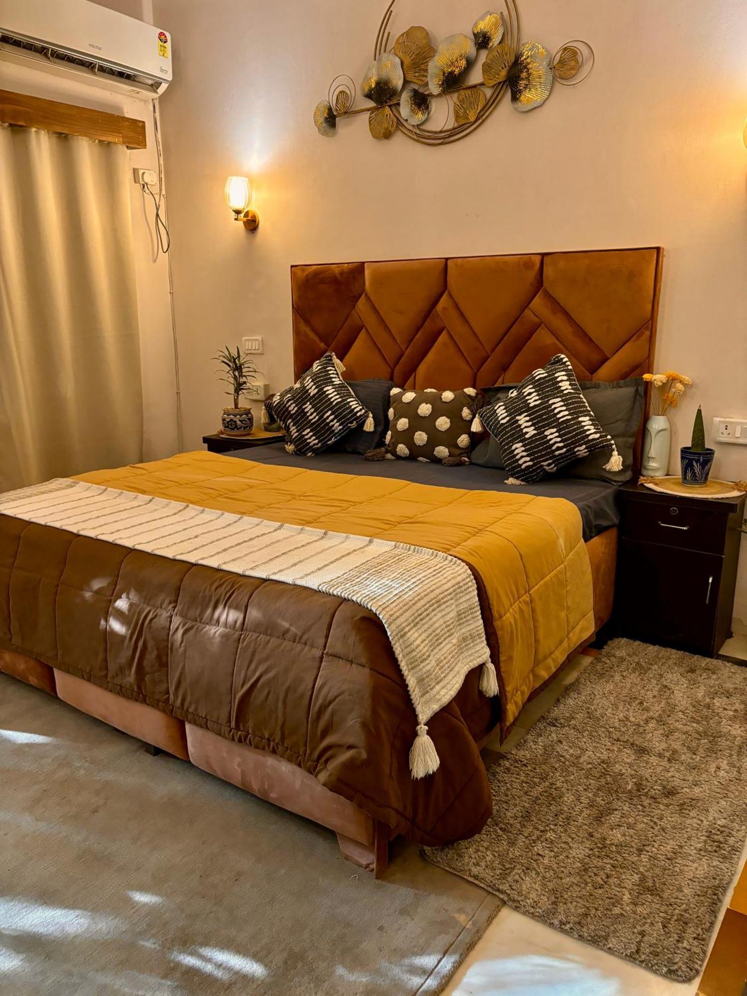 Atharva'S Homestay By Goaround Homes - Nehru Enclave Metro, South Delhi New Delhi Extérieur photo