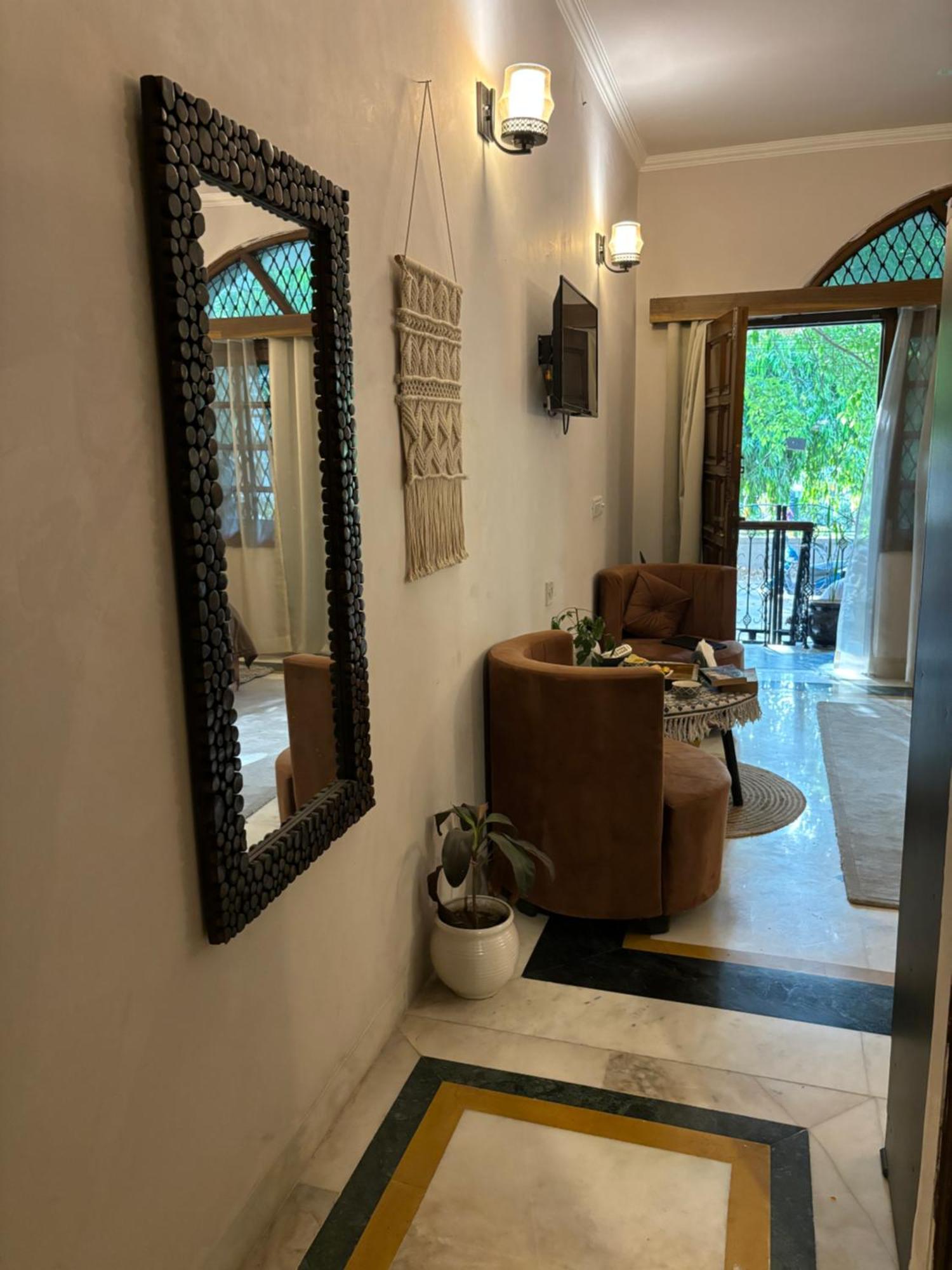 Atharva'S Homestay By Goaround Homes - Nehru Enclave Metro, South Delhi New Delhi Extérieur photo