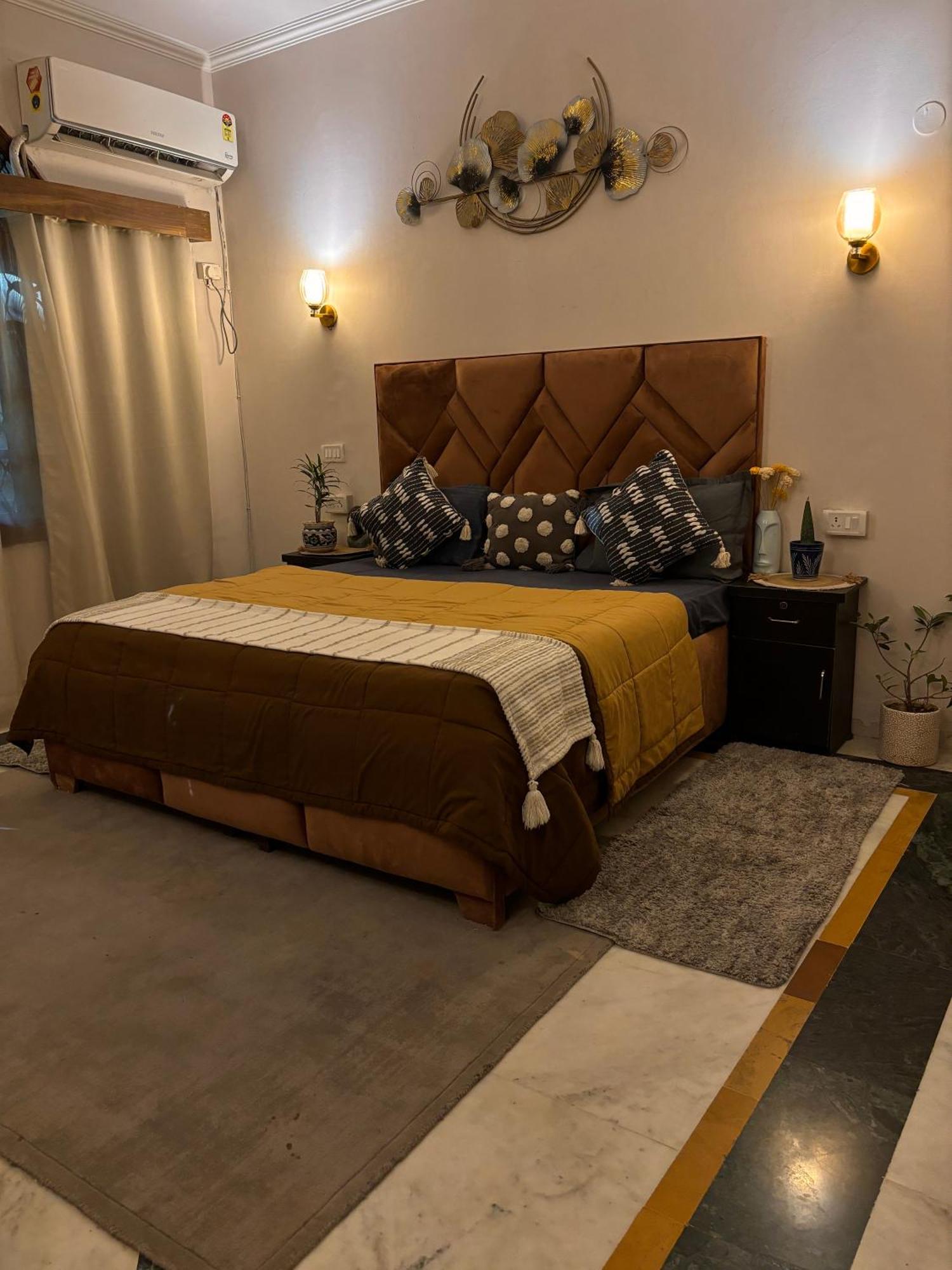 Atharva'S Homestay By Goaround Homes - Nehru Enclave Metro, South Delhi New Delhi Extérieur photo