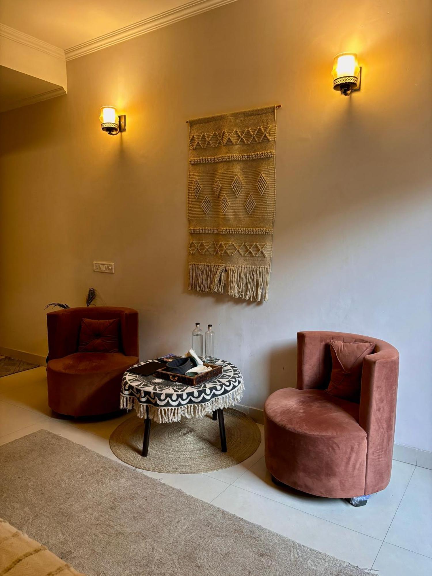 Atharva'S Homestay By Goaround Homes - Nehru Enclave Metro, South Delhi New Delhi Extérieur photo